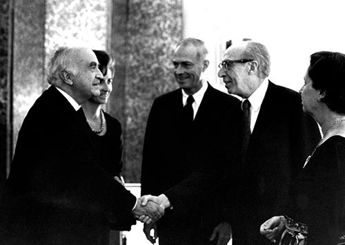 Carlos Chávez en la Embajada de Estados Unidos